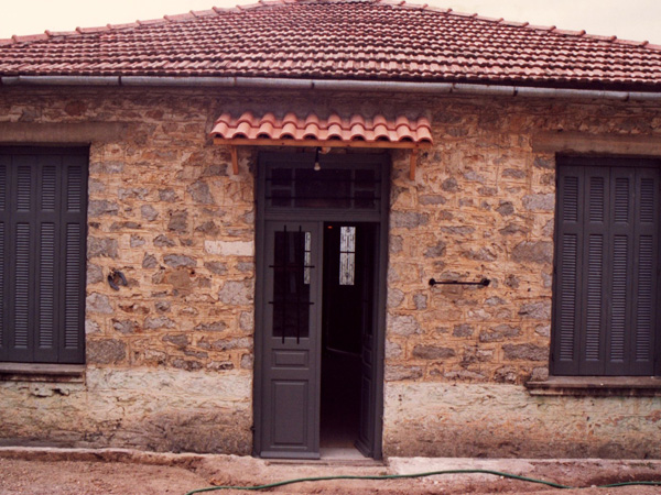 village house magoula